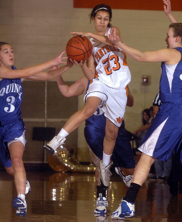 UT girls kick it into gear, roar past Quincy